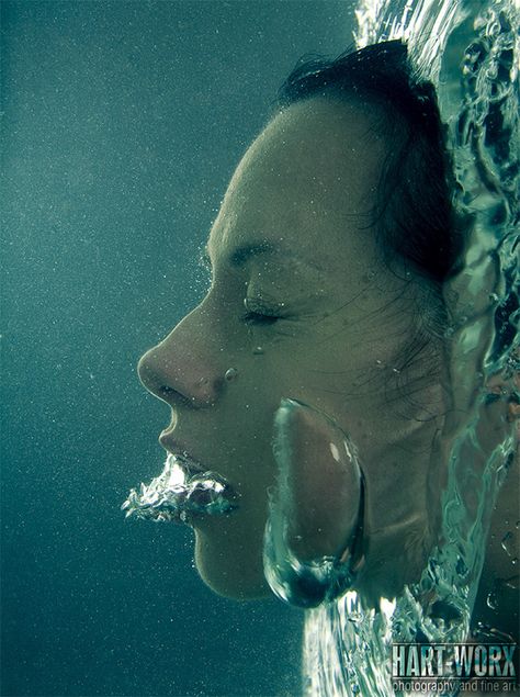 Underwater Photography Mermaid, Underwater Photography Pool, Earth Video, Underwater Photography Ocean, Underwater Photoshoot, Underwater Portrait, People References, Pool Photography, Ocean Underwater