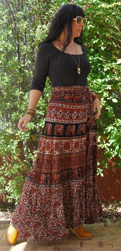 Love this skirt !!! Hippie Maxi Skirt, Long Patterned Skirt Outfit, Long Skirt Outfits Indian Casual, Professional Boho Outfits, Wrap Around Skirt Outfit, Boho Style Outfits Bohemian, Bohemian Skirt Outfit, Skirt Outfits Indian, Boho Maxi Skirt Outfit