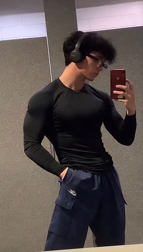 Compression Shirt Men, Perfect Physique, Gym Boy, Shirt Outfit Men, Gym Guys, Gym Outfit Men, 남자 몸, Aesthetic Guys, Compression Shirt