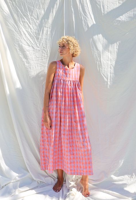 Seersucker Checks Sleeveless Maxi Dress LILOU OFFON CLOTHING - Etsy Sweden Pinafore Dress, Robe Diy, Linen Shirt Dress, Maxi Robes, Apron Dress, Gingham Dress, Diy Dress, Sleeveless Maxi Dress, Looks Style