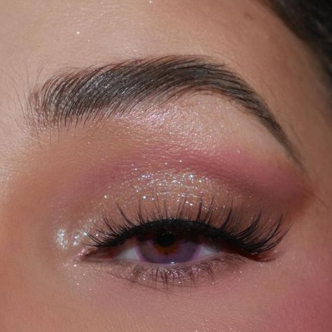 Pink Shimmer Eyeshadow Looks, Light Pink And Gold Eyeshadow, Soft Girl Eye Makeup, Soft Pink Glitter Makeup, Sparkly Eye Shadow, Rapunzel Eye Makeup, Soft Fairycore Makeup, Soft Princess Makeup, Girlcult Cosmetics