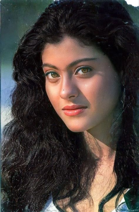 Kajol Pooja Bose, Kareena Kapoor Pics, 90s Bollywood Aesthetic, Bollywood Aesthetic, 90s Tv Shows, Bollywood Pictures, 90s Bollywood, 90s Tv, Bollywood Cinema