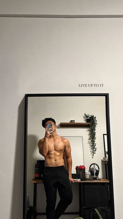 Brandon Chai Gym Poses For Men, Shirtless Man Pose, Twisted Men, Brandon Chai, Josh Chen, Gym Photoshoot, Gym Boy, Men Art, Twisted Series