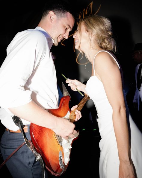 Anna & Trey incorporated so many fun elements on their wedding day! From a hotdog bar, to Trey playing the electric guitar, and hiring a live painter, it’s a day their guests will always remember! 🌭🎸🎨 •⁠ •⁠ Wed Society | Austin FEATURED vendors:⁠ Cakes: @sweettreetsbakery Catering, Venue: @camplucyoncreek @camplucyweddings Decor & Rentals: @whimhospitality Floral: @bouquetsofaustintx Live Painting: @a.curtiscreations Wedding Coordinator: @kristincatterevents •⁠ •⁠ // Photo: @macyhartman...