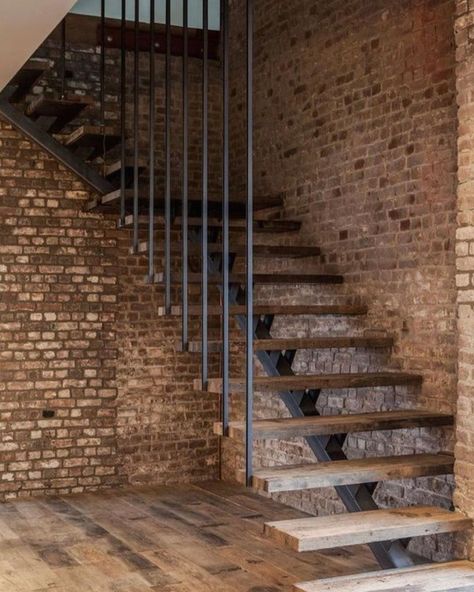 Industrial Staircase Design, Minimal Stairs, Industrial Staircase, Industrial Stairs, Staircase Designs, Home Interior Ideas, Stair Design, House Staircase, Fire Brick