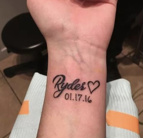 Child Name Tattoo, S Name Tattoo, Wrist Tatoo, Name Tattoo Ideas, Mother Tattoos For Children, Mum Tattoo, Name Tattoos On Wrist, Kid Name Tattoo, Birthday Tattoo