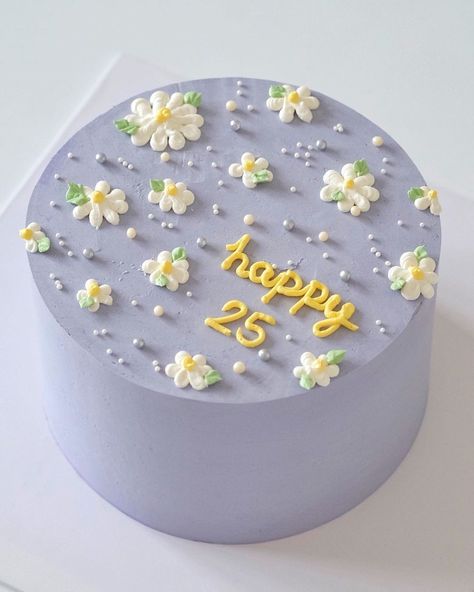 Tårta Design, Small Birthday Cakes, 25th Birthday Cakes, The Muses, Pastel Cakes, Simple Cake Designs, Mini Cakes Birthday, Creative Birthday Cakes, Simple Birthday Cake