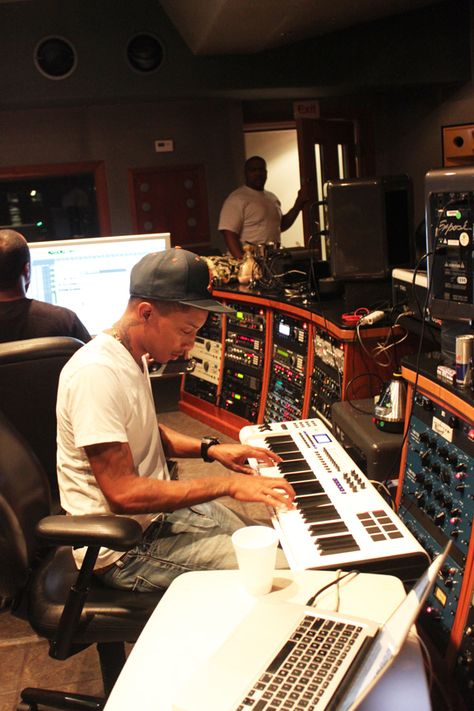 Pharrell Pharrell Williams In Studio, Tumblr, Pharrell In The Studio, Pharrell Studio, Music Artist Manager Aesthetic, Recording Studio Photoshoot, Music Studio Photoshoot, Music Producer Aesthetic, Producer Aesthetic