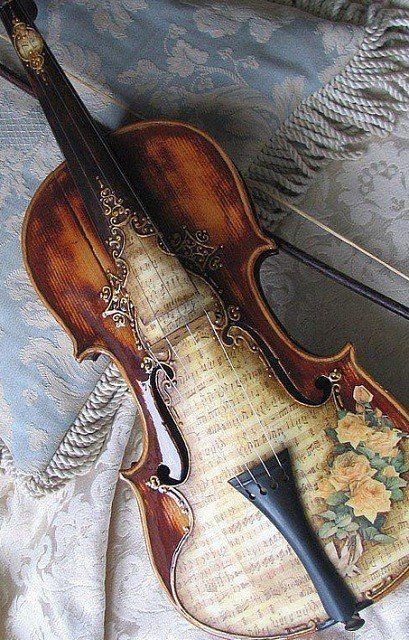 Violin, Old Violin, Bed