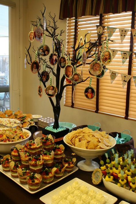 Food table with picture tree centerpiece - love for Shabbat dinner with family! Family Reunion Centerpieces, Family Reunion Decorations, Reunion Centerpieces, Family Reunion Activities, Holiday Buffet, Reunion Decorations, Island Party, Family Reunion Planning, Graduation Open Houses