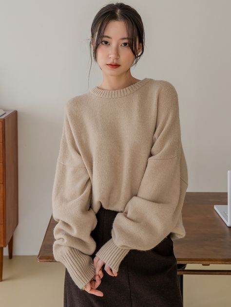 Apricot Sweater Outfit, Japanese Sweater, Thrift Board, Apricot Sweater, Clothes Idea, Plain Sweaters, Neutral Sweaters, Basic Sweater, Shoulder Sweaters