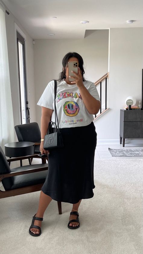 Modest Casual Outfits Plus Size, Modest Slip Skirt Outfit, Summer 23 Outfits Midsize, Modest Outfits Plus Size Casual, Style Inspo For Plus Size, Black Slip Skirt Outfit Plus Size, Tshirt With Silk Skirt, Silk Skirt T Shirt, Casual Outfit Inspo Plus Size