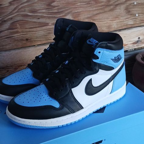 Jordan 1 High Retro Unc Brand New Og Everything Comes With Blue Extra Laces Size 10 Womens Shoes Sneakers Jordans Women, Jordan Heels For Women, Blue Jordan 1 Outfit Women, Nike Jordan High Tops, Jordan Bleu, Jordans For Women, Jordan High Tops, Jordan Heels