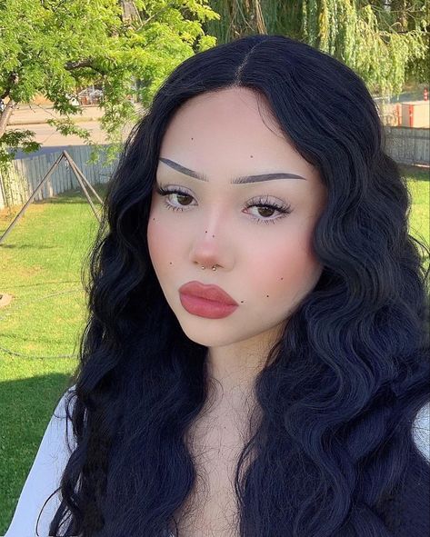 Everyday Baddie Makeup, Baddie Makeup Latina, Goth Latina Makeup, Baby Face Makeup, Mexican Makeup, Hippie Makeup, Round Face Makeup, Latina Makeup, Doll Eye Makeup