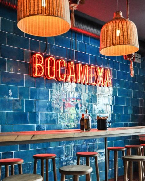 Want to eat authentic Mexican dishes without moving from Paris, go to Bocamexa, a great mexican restaurant! Mexican Restaurant Lighting, Fancy Mexican Restaurant, Mexico City Restaurant Design, Trendy Mexican Restaurant, Mexican Taqueria Design, Mexican Cafe Design, Modern Mexican Restaurant Decor, Modern Mexican Restaurant Design, Latin Restaurant Design
