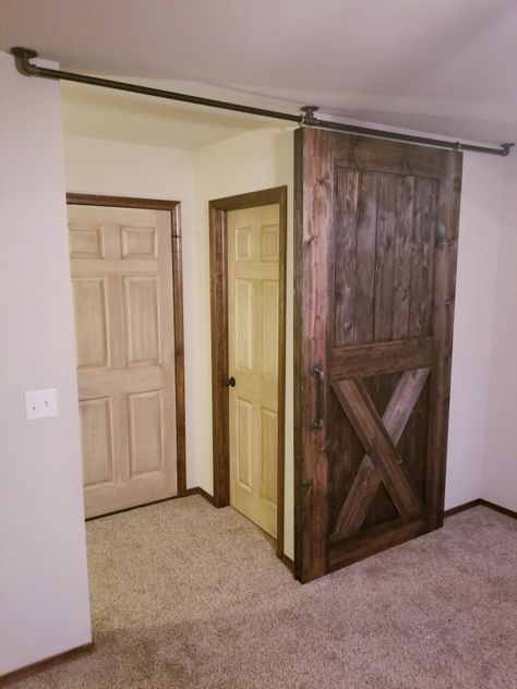Ceiling mounted barn door without paying a fortune on the hardware #thewoodentoolbox #rustic #farm #barn #barndoor #creative #smartmove #perfecttouch #nolimits Small Bedrooms, In Wall Sliding Door, Room Divider Ideas Diy, Folding Patio Doors, Bypass Barn Door, Diy Barn Door Hardware, Barn Door Closet, Diy Room Divider, Rolling Barn Door