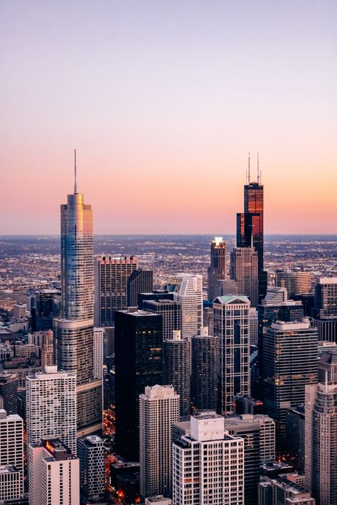 The view from Signature Lounge in Chicago never disappoints! Click to view the top 5 places to see on your next trip to Chicago! | Chicago travel | Chicago photography | Chicago Instagram Photo | Chicago things to do in City Tumblr, Chicago Instagram, Chicago Wallpaper, Travel Chicago, Chicago Aesthetic, Chicago Pictures, Pretty Views, Chicago Travel, Chicago Photography