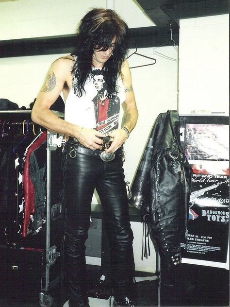 Kelly Nickels Aesthetic, 80s Rocker Mens Fashion, 80 Metal Fashion, 80s Rock Men Fashion, 90 Rock Fashion, 80s Glam Rock Fashion Men, 80s Rocker Outfit Men, 80s Glam Rock Men, Metal Outfits 80s