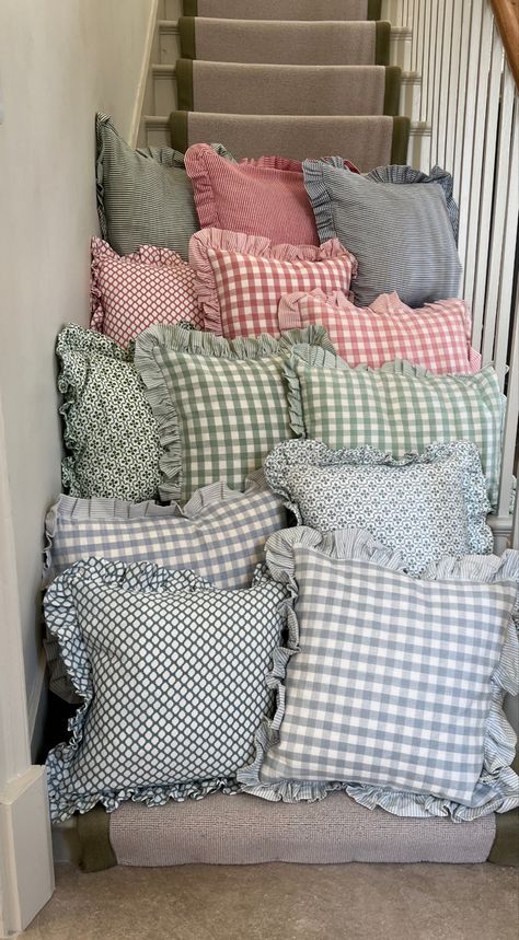 Pretty Pillow Cases, Quilt On Bed Aesthetic, Cushion Cover Sewing, Cottage Core Throw Pillows, Linen Home Decor, Aesthetic Pillow Cases, Cottage Core Pillows, Cottage Cozy Bedroom, Cushion Aesthetic