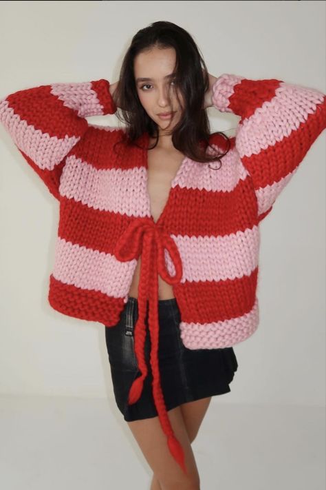 Hope Macaulay, Knit Bow, Prettiest Celebrities, Chunky Knitwear, Crochet Business, Maxi Cardigan, Soft Red, Ropa Diy, Chunky Cardigan