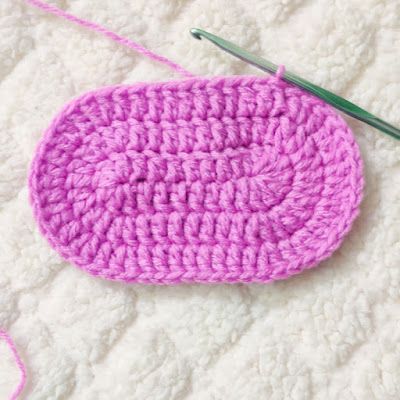 Amigurumi Patterns, Crochet Ideas Easy, Crochet Baby Booties Tutorial, Crochet Oval, Clay Crafts Diy, Crochet Rug Patterns Free, Crochet Placemat Patterns, Crochet Storage Baskets, Crochet Bear Patterns