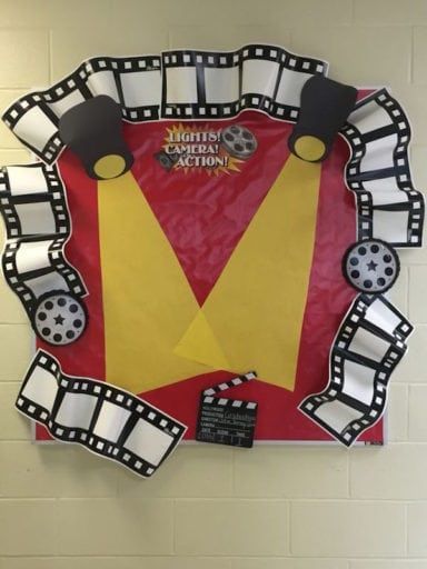 Hollywood-Themed Classroom Ideas - WeAreTeachers Theater Board Ideas, Award Bulletin Board Ideas, Spotlight Student Bulletin Boards, Hollywood Arts And Crafts, Cinema Bulletin Board, Preschool Movie Theme, Hollywood Themed Bulletin Board Ideas, Movie Theater Bulletin Board, Spotlight Bulletin Board Ideas