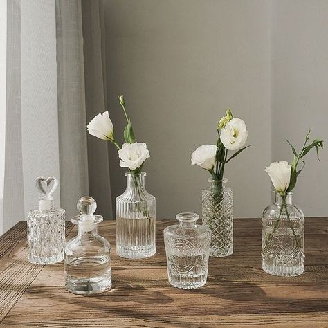 Vintage Small Glass Vases, Modern Minimalist Wedding Florals, Glass Vase Vintage, Unique Glass Vases, Wedding Table Decorations Small Vases, Small Vase Table Decorations, Vintage Vase Centerpieces, Decanter Wedding Centerpiece, Small Vase Wedding Decor