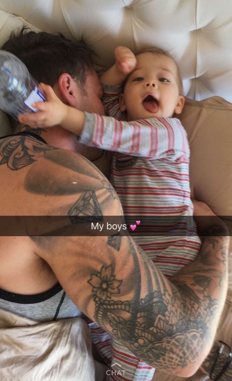 Tammy Hembrow Tammy Hembrow, Father And Baby, Dad Baby, Foto Baby, Future Mom, Cute Family, Family Goals, Baby Family