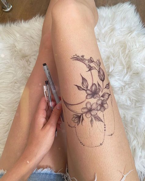 Leg Pen Tattoos, Skin Drawings Sharpie Leg, Drawing Ideas On Leg, How To Make Tattoos At Home With Pen, Leg Doodles Pen, Drawing On My Leg, Body Art With Pen Tattoo Ideas, Arm Art Sharpie, Sharpie Art On Skin