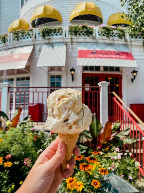 Mackinac Island Secret Garden, Where To Eat On Mackinac Island, Mackinac Island Outfit Ideas Summer, Mackinac Island Aesthetic, Mackinac Island Restaurants, Grand Hotel Mackinac Island, Mackinaw Island, Mackinac Island Michigan, Summer Moodboard