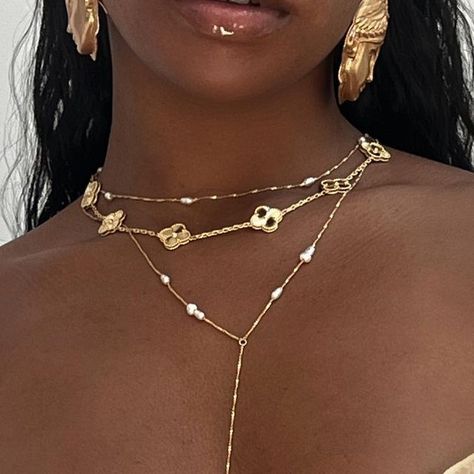 @deetailz on Instagram: "fresh set ✨" Hippies, Jewelry Inspo Black Women, Sade Girls Aesthetic Jewellery, Gold Elegant Jewelry, Gold Jewelry Dark Skin, Feminine Gold Jewelry, Gold Aesthetic Black Woman, Gold Jewelry Girl, Black Girls Gold Jewelry