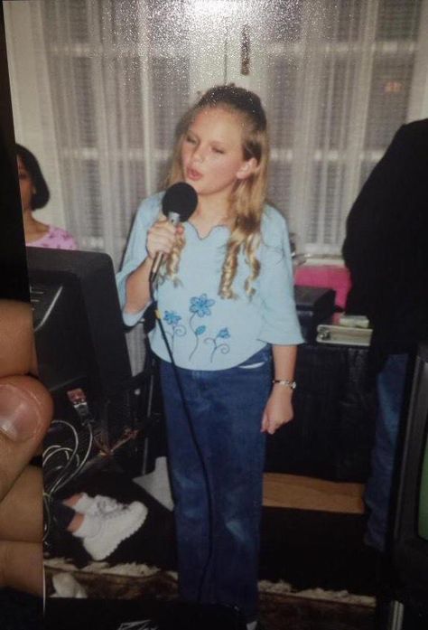 Taylor Swift Childhood, Young Taylor Swift, Lil Tay, Baby Taylor, Blonde Cat, Estilo Taylor Swift, Young Celebrities, Swift Photo, Young T