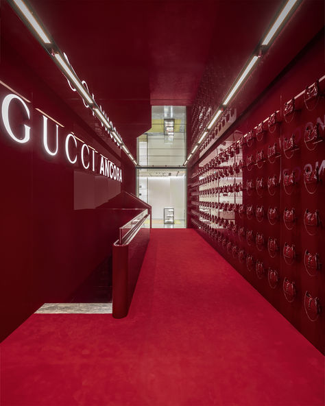 Milano, Ancora. Embodying the vision of Sabato De Sarno, the fully renovated flagship in Via Monte Napoleone features a special Rosso Ancora room with an exclusive preview of the Spring Summer 2024 collection. Parisian Summer, Lacquered Walls, Lucio Fontana, Exhibition Room, Gucci Store, White Alabaster, Guccio Gucci, Everyday Basics, Contemporary Luxury