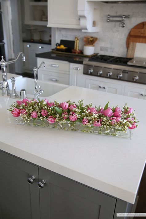 Flower Box Centerpiece, Tissue Paper Flowers Diy, Acrylic Vase, Acrylic Holders, Spring Coffee, Aesthetic Garden, Flower Arrangements Simple, Garden Aesthetic, Vase Arrangements