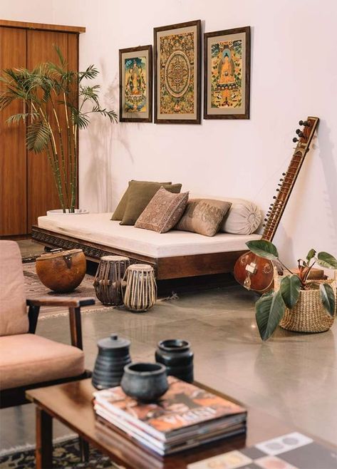 When we think of Indian design, our mind usually goes straight to architectural works. But there are in our vernacular design language, elements and features that have become almost emblematic of ethnic interior design. There are many examples, but we’ve listed some of our favorites, based on its continued popularity in contemporary homes! Image Courtesy: Image 1: Two Storey Design Studio Image 2: The Samode Haveli, Jaipur Image 3: Ishita Sitwala Vernacular Design, Indian Living Room Design, Interior Design Indian, Indian Interior Design, Bedroom Decor On A Budget, Indian Living Room, Indian Room Decor, India Home Decor, Indian Home Design