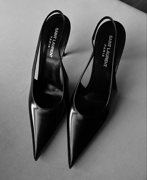 Dr Shoes, Shoes Heels Classy, Ysl Heels, Classy Shoes, Heels Classy, Girly Shoes, Fancy Shoes, Shoe Inspo, Aesthetic Pics