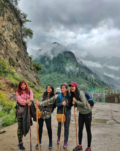 Kheerganga on Instagram: “Friendship and Traveling . Tag your friends and plan a trip😍😍 . Photo by @setuka @gazala_idrisi @mushimushi._ . . __  #unciatrails…” Kheerganga Trek, Parvati Valley, Kashmir Trip, Heavy Rainfall, Happy Friendship, Happy Friendship Day, Sky Pictures, Plan A Trip, Photographers Life