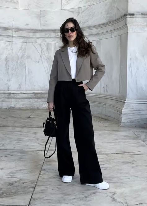 These Are The Classic High Street Items You Should Have In Your Wardrobe - CLOSS FASHION Cropped Blazer Wide Leg Pants, High School Party Ideas, Cropped Blazer Outfit Street Style, Black Cropped Blazer Outfit, Black Wide Leg Pants Outfit Casual, Graduation Decorations Ideas, Debate Aesthetic, Court Outfits, Graduation Party Ideas Decorations