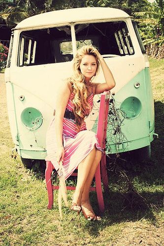 <3 it - love her outfit, love the vw bus, and the whole photo idea Hippies, Volkswagen Minibus, Hot Vw, T1 Bus, Bus Girl, Vw Ideas, Hippie Lifestyle, Combi Volkswagen, Vw Bus Camper