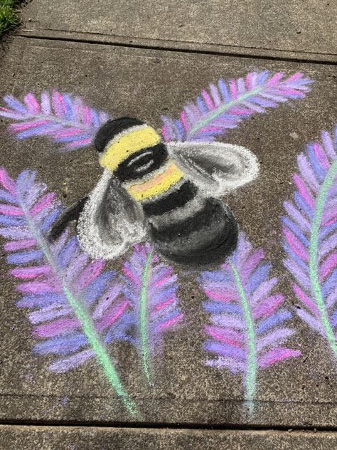 Bug Chalk Art, Fairy Chalk Art, Colorful Chalk Art, Fun Chalk Drawings, Bee Chalk Art, Sidewalk Chalk Designs, Chalk Driveway Ideas, Sidewalk Chalk Mural, Easy Chalk Drawings Ideas