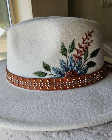 The finished hat! I'm super proud of this piece as I've always wanted to embroider this type of hat. My hand and fingers definitely took a meeting while embroidering this material, but I think it was worth it. I did finish one more hat before I left for my trip so I can't wait to show you that one too! What do you think? . . . . . . . . . #embroidereverything #embroiderersofinstagram #hats #fiberartist #floralart #loveflorals #miniatureembroideryartist Couture, Upcycling, Hand Embroidered Hat Ideas, Embroidered Clothing Diy, Diy Embroidered Hat, Embroidered Fedora Hat, Felt Hat Embroidery, Embroidered Felt Hat, Hand Embroidered Hat