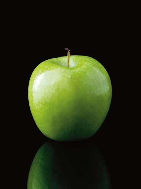 Granny Smith Apple Photorealism, Kampot, Hyperrealism, Apple Photo, Simple Green, World Of Color, Color Of Life, Still Life Photography, Color Verde