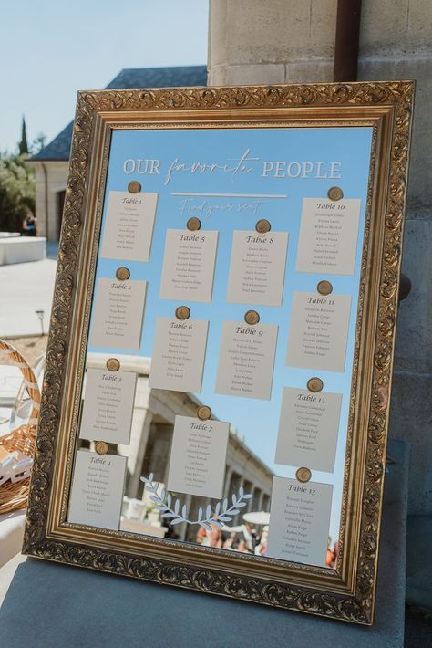 Creative Seating Chart Wedding Mirror, Guest Table Seating Charts, Diy Mirror Wedding Seating Chart, Table Chart Stand, Seating Chart In Spanish, Table Chart Wedding Mirror, Wedding Table Mirror Seating Charts, Rustic Mirror Seating Chart Wedding, Mirror Table Setting Wedding