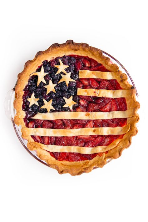 Celebrate Fourth Of July with this sweetheart: Miss American Pie, made with fresh berries and a crispy crust! Memorial Day Desserts, Mixed Berry Pie, Broma Bakery, American Desserts, Slow Cooker Desserts, 4th Of July Desserts, Dessert Party, Berry Pie, Fourth Of July Food