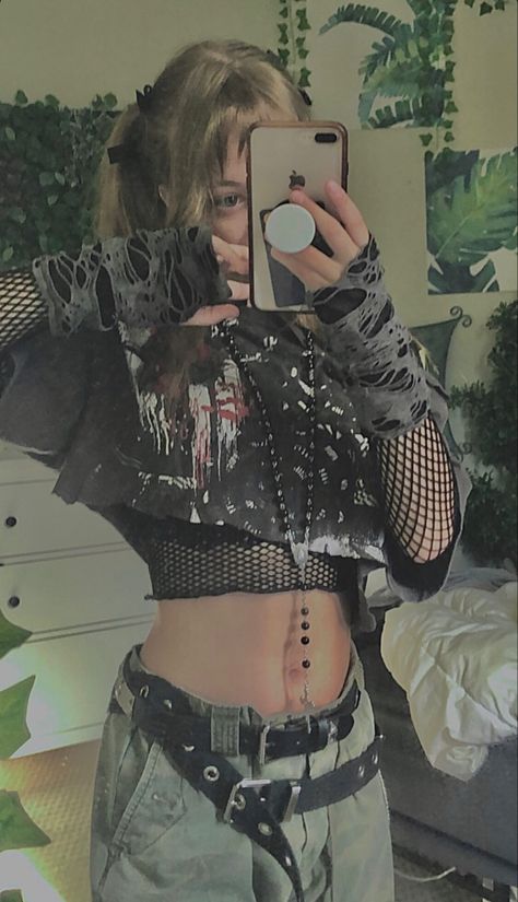 Goth Outfits Y2k, Outfits I'll Wear When I'm, 2024 Alt Fashion, Old Time Outfits, Summer Alt Fashion, Drainhook Wallpaper, Dirtbag Outfits, Fem Grunge Outfits, 6arely Human