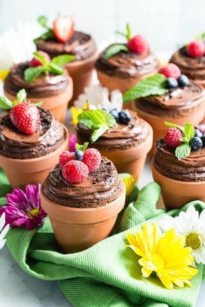 Garden Dessert Ideas, Garden Party Food Ideas Buffet, Garden Party Birthday Cake, Fairy Desserts, Garden Dessert Table, Garden Party Centerpieces, Cupcakes Succulents, Kids Garden Party, Botanical Party