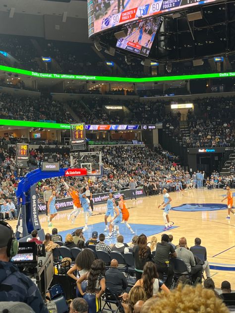 Courtside Seats Nba, Nba Courtside Aesthetic, D1 Basketball Aesthetic, Courtside Basketball Aesthetic, Basketball Games Aesthetic, 0.5 Basketball Pics, Nba Game Aesthetic, Basketball Game Aesthetic, Basketball Courtside