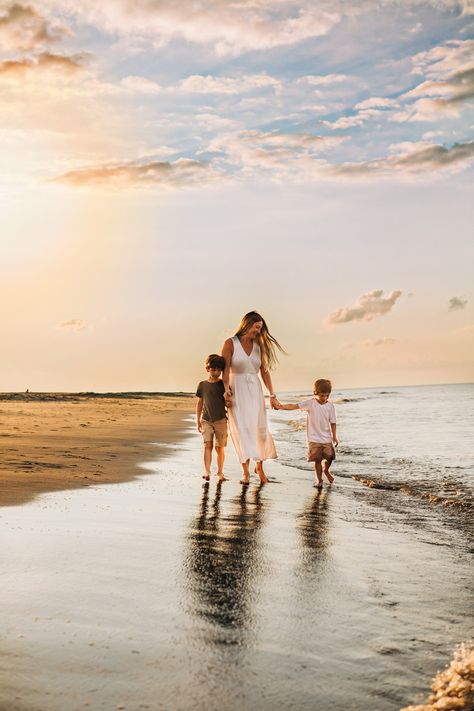 Mother’s Day Beach Pictures, Beach Family Photos Single Mom, Mother And Daughters Beach Photos, Family Beach Session Poses, Mom And Daughter Beach Pictures, Beach Photography Family Poses, Family Of 4 Photoshoot Beach, Sunrise Family Beach Photos, Mothers Day Beach Photoshoot