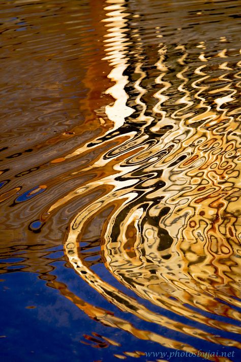 Water Reflection Photography, Light Reflection And Refraction, Reflection Drawing, Ocean Waves Photography, Reflection And Refraction, Aspen Art, Reflection Photos, Reflection Painting, Reflection Art