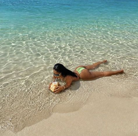 Island Vacation Aesthetic, Vacay Pictures, Delicious Dinner Recipes Healthy, Cute Vacation Outfits, Summer Picture Poses, Vacation Goals, Beach Pictures Poses, Vacation Mood, Vacation Pictures
